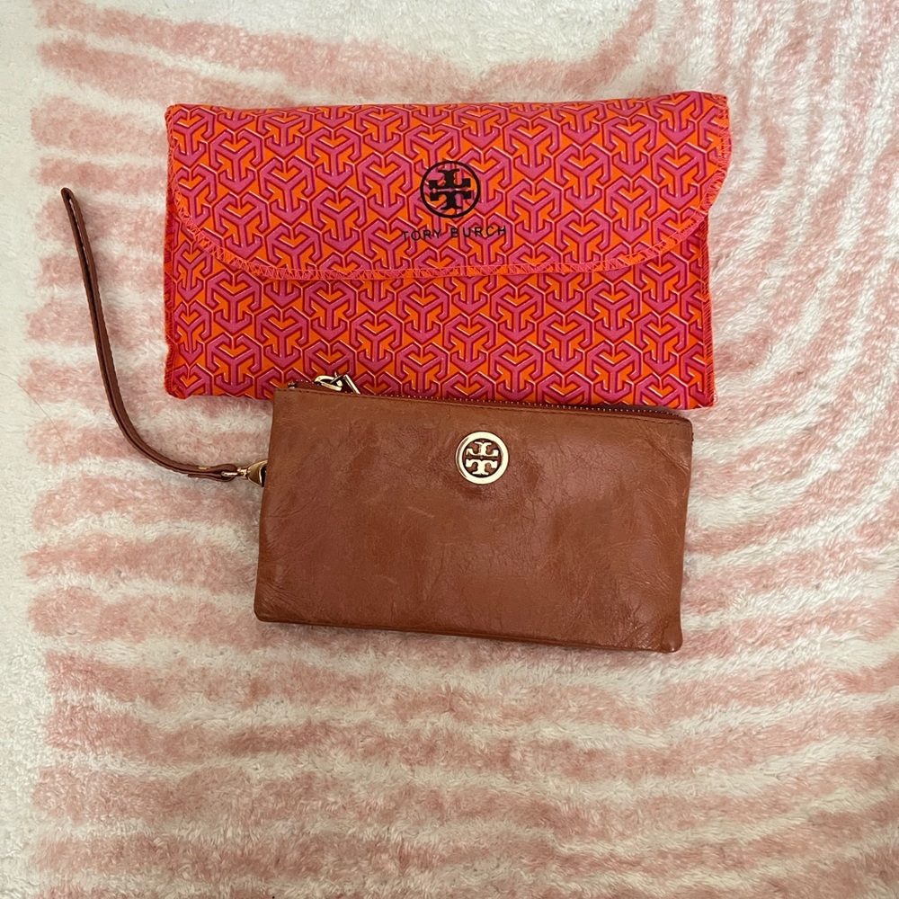 Tory burch travel wallet